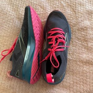 Brooks Levitate Sneakers